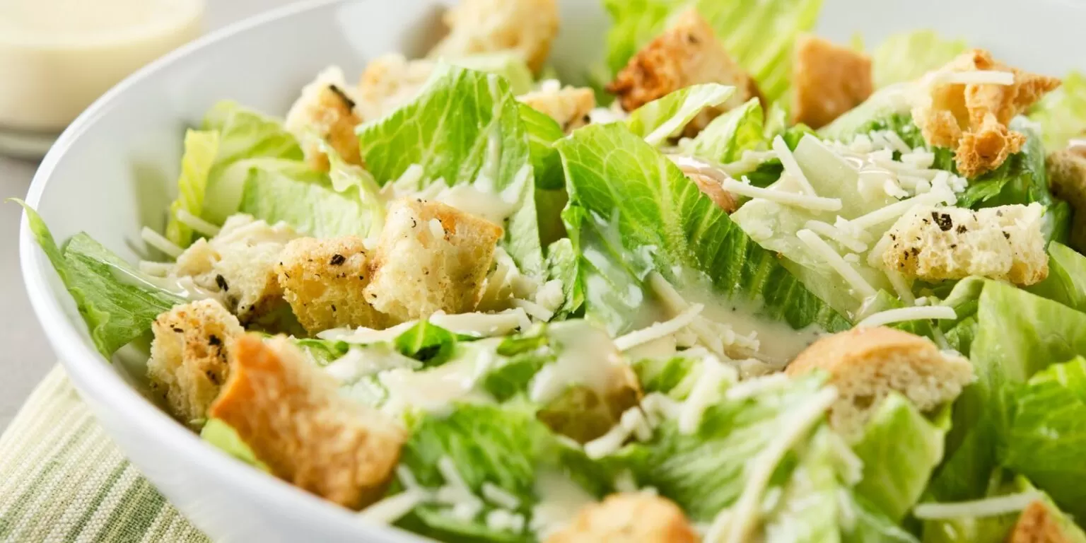 Salada Caesar com Frango